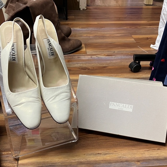 Nike White Women's Heels - Picture 1 of 4
